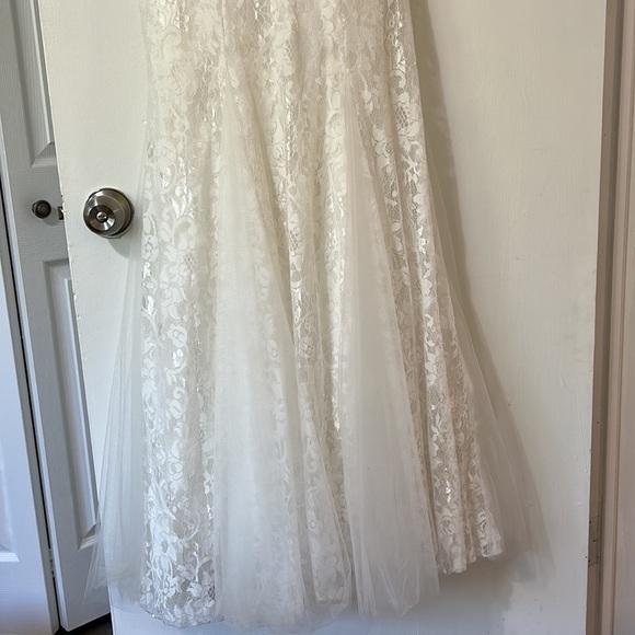 Cinderella Divinie White lace crystal embellished upper gown size 6 women’s - Picture 5 of 16